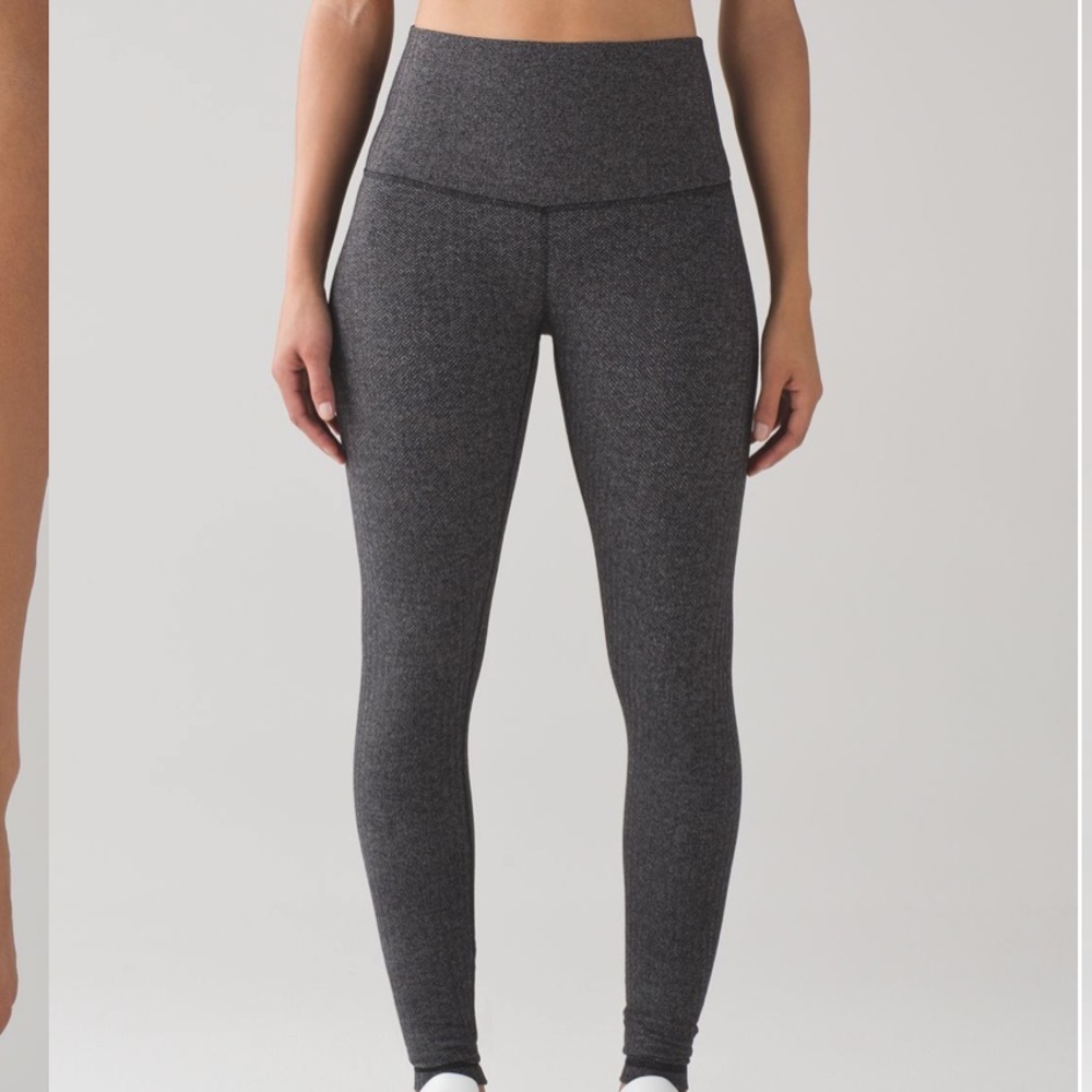 lululemon athletica Gray wunder under size 6